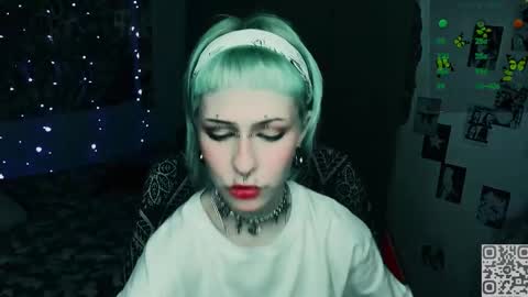 pronoun she. name Mary. age 21. online show from 03-24-26, 07:41