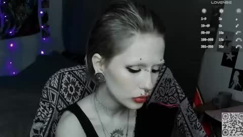 pronoun she. name Mary. age 21. online show from 05-01-26, 12:37