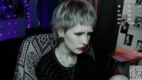 pronoun she. name Mary. age 21. online show from 05-02-26, 03:17