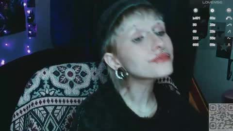 pronoun she. name Mary. age 21. online show from 05-09-26, 09:53