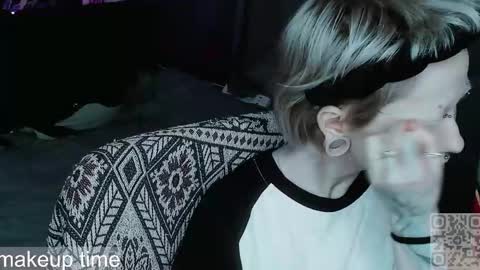pronoun she. name Mary. age 21. online show from 05-11-26, 04:59