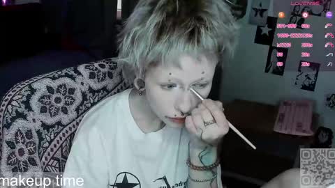 pronoun she. name Mary. age 21. online show from 05-19-26, 05:30