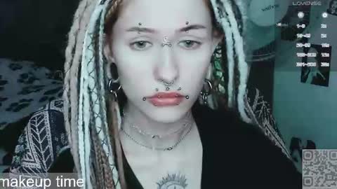 pronoun she. name Mary. age 21. online show from 06-11-26, 12:14