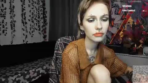 pronoun she. name Mary. age 21. online show from 07-03-26, 07:53