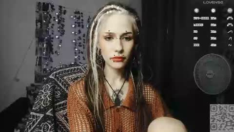 pronoun she. name Mary. age 21. online show from 07-22-26, 04:32