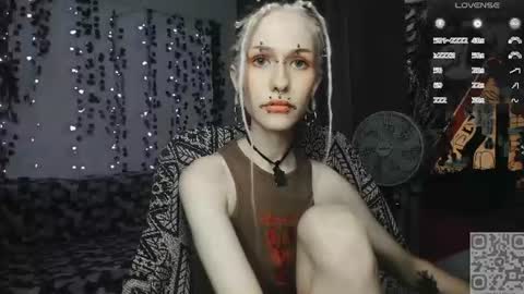 pronoun she. name Mary. age 21. online show from 07-23-26, 11:41