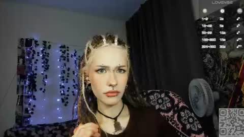 pronoun she. name Mary. age 21. online show from 07-27-26, 05:20