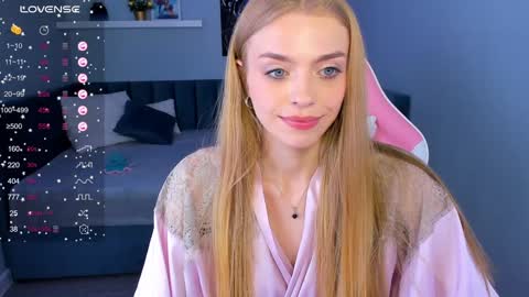 Snapshot of sayl0r_moon chatting on 12-18-24, 03:04 Kira GMT 7 Mon Thu-Sun 0800am-0200pm online show from 12-18-24, 03:04