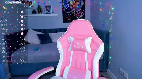 Snapshot of sayl0r_moon chatting on 01-07-25, 03:35 Kira GMT 7 Mon Thu-Sun 0800am-0200pm online show from 01-07-25, 03:35