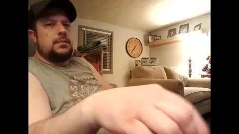 Snapshot of sb198 chatting on 01-31-25, 01:33 sb198 online show from 01-31-25, 01:33