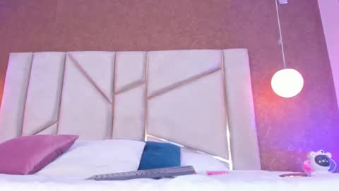 Snapshot of scarleett_johansson chatting on 12-22-25, 08:39 Scarlett online show from 12-22-25, 08:39