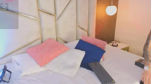 Snapshot of scarleett_johansson chatting on 02-10-26, 08:24 Scarlett online show from 02-10-26, 08:24