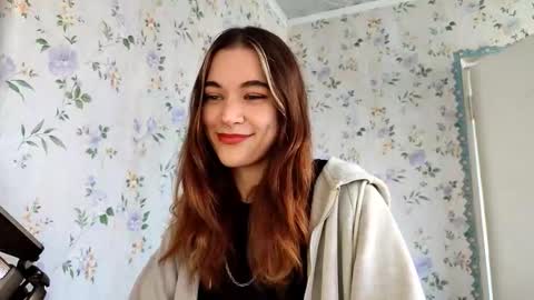 Snapshot of scarlet1flowers chatting on 09-27-25, 09:47 Kira online show from 09-27-25, 09:47