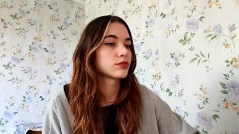 Snapshot of scarlet1flowers chatting on 09-28-25, 08:09 Kira online show from 09-28-25, 08:09