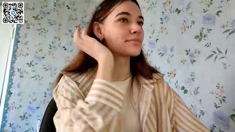 Snapshot of scarlet1flowers chatting on 10-05-25, 08:34 Kira online show from 10-05-25, 08:34