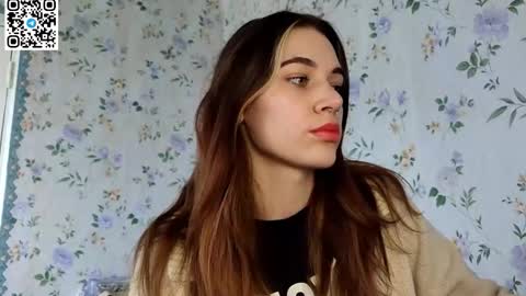 Snapshot of scarlet1flowers chatting on 10-07-25, 08:33 Kira online show from 10-07-25, 08:33