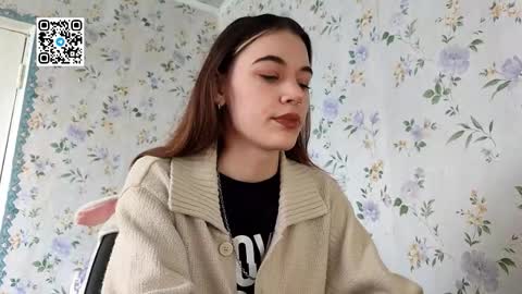 Snapshot of scarlet1flowers chatting on 10-08-25, 08:34 Kira online show from 10-08-25, 08:34