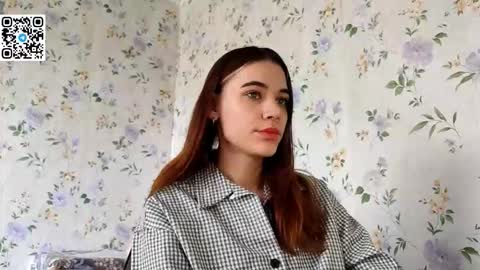 Snapshot of scarlet1flowers chatting on 10-23-25, 08:35 Kira online show from 10-23-25, 08:35