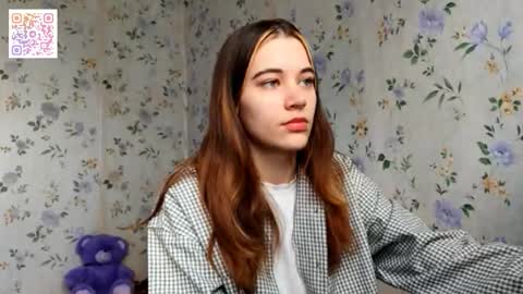 Snapshot of scarlet1flowers chatting on 11-14-25, 08:35 Kira online show from 11-14-25, 08:35