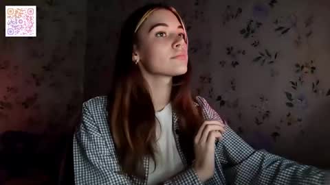 Snapshot of scarlet1flowers chatting on 11-15-25, 04:03 Kira online show from 11-15-25, 04:03