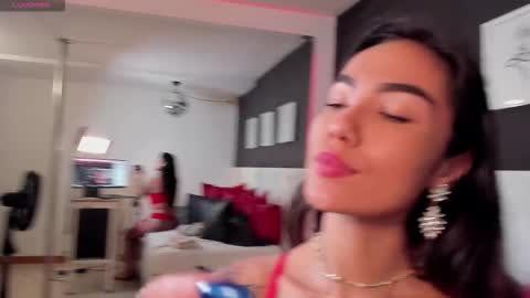 Scarlet online show from 09-19-25, 05:46