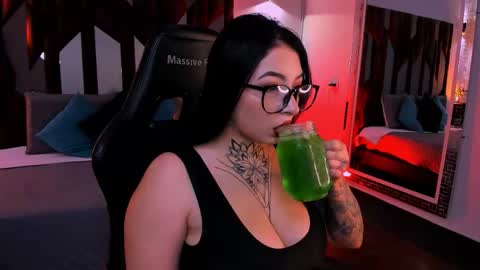 scarlet_ceretti1 online show from 03-24-26, 10:37