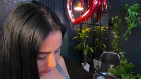 Scarlet Edwars online show from 02-28-25, 01:37