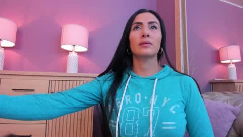 Scarlet Edwars online show from 03-07-25, 12:12