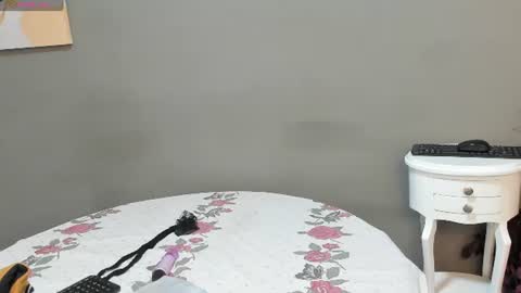 Snapshot of scarlet_glow chatting on 07-09-26, 12:31 Scarlete online show from 07-09-26, 12:31
