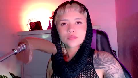 Snapshot of scarlet_gold chatting on 11-29-25, 10:57 scarlet_gold online show from 11-29-25, 10:57