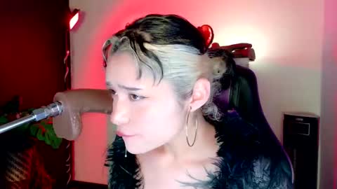 Snapshot of scarlet_gold chatting on 12-16-25, 03:33 scarlet_gold online show from 12-16-25, 03:33