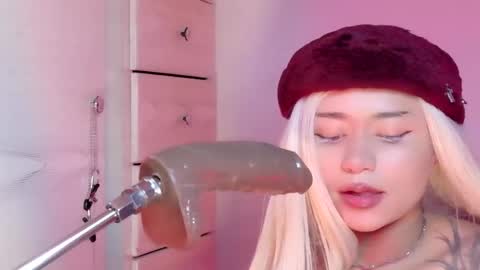 Snapshot of scarlet_gold chatting on 05-14-26, 06:15 scarlet_gold online show from 05-14-26, 06:15