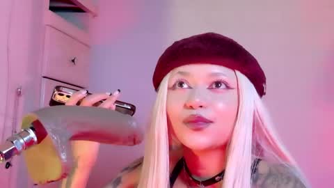 Snapshot of scarlet_gold chatting on 05-21-26, 12:39 scarlet_gold online show from 05-21-26, 12:39
