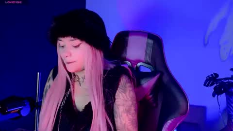Snapshot of scarlet_gold chatting on 06-15-26, 08:22 scarlet_gold online show from 06-15-26, 08:22