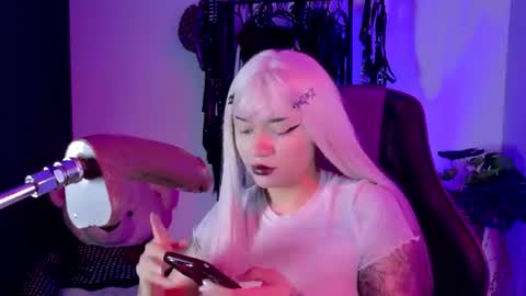 Snapshot of scarlet_gold chatting on 06-18-26, 08:35 scarlet_gold online show from 06-18-26, 08:35