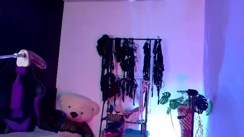 Snapshot of scarlet_gold chatting on 07-08-26, 05:17 scarlet_gold online show from 07-08-26, 05:17