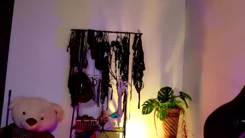 Snapshot of scarlet_gold chatting on 07-15-26, 05:51 scarlet_gold online show from 07-15-26, 05:51