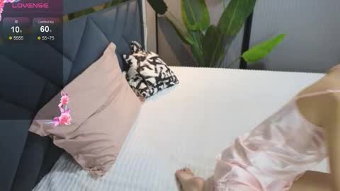 Snapshot of scarlet_ice chatting on 11-17-25, 05:13 scarlet_ice online show from 11-17-25, 05:13