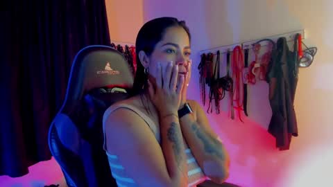 scarlet taylor kennedy online show from 09-19-25, 01:18