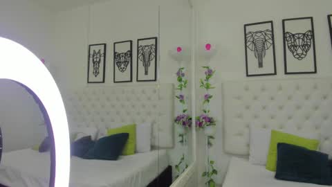 Snapshot of scarlet_stan22 chatting on 12-17-24, 10:23 Isa online show from 12-17-24, 10:23