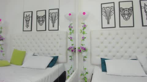 Snapshot of scarlet_stan22 chatting on 12-19-24, 11:18 Isa online show from 12-19-24, 11:18