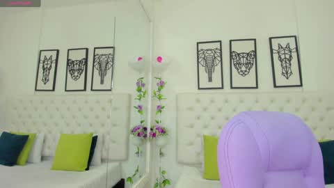 Snapshot of scarlet_stan22 chatting on 12-30-24, 12:31 Isa online show from 12-30-24, 12:31