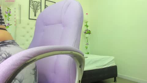 Snapshot of scarlet_stan22 chatting on 01-07-25, 10:43 Isa online show from 01-07-25, 10:43