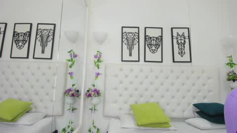 Snapshot of scarlet_stan22 chatting on 01-23-25, 10:43 Isa online show from 01-23-25, 10:43