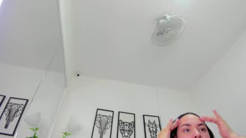 Snapshot of scarlet_stan22 chatting on 02-20-25, 10:59 Isa online show from 02-20-25, 10:59