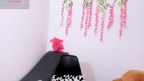 Snapshot of scarletbaker__ chatting on 05-09-26, 02:22 Scarlet online show from 05-09-26, 02:22