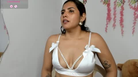 Snapshot of scarletbaker__ chatting on 05-23-26, 12:27 Scarlet online show from 05-23-26, 12:27