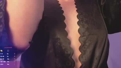 Scarlet  online show from 10-13-25, 04:45