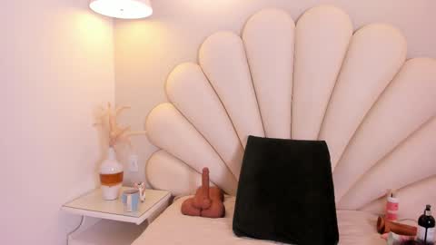 Snapshot of scarleth_fire chatting on 02-19-26, 12:56 Scarleth online show from 02-19-26, 12:56