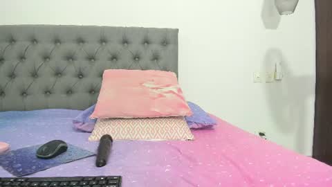 Snapshot of scarlethxs chatting on 06-19-26, 02:43 SOFI online show from 06-19-26, 02:43